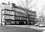 De zijkant van het blok in de Semarangstraat, gezien vanuit de Bataviastraat.
              <br/>
              Ino Roël, Beeldbank Stadsarchief, 1983